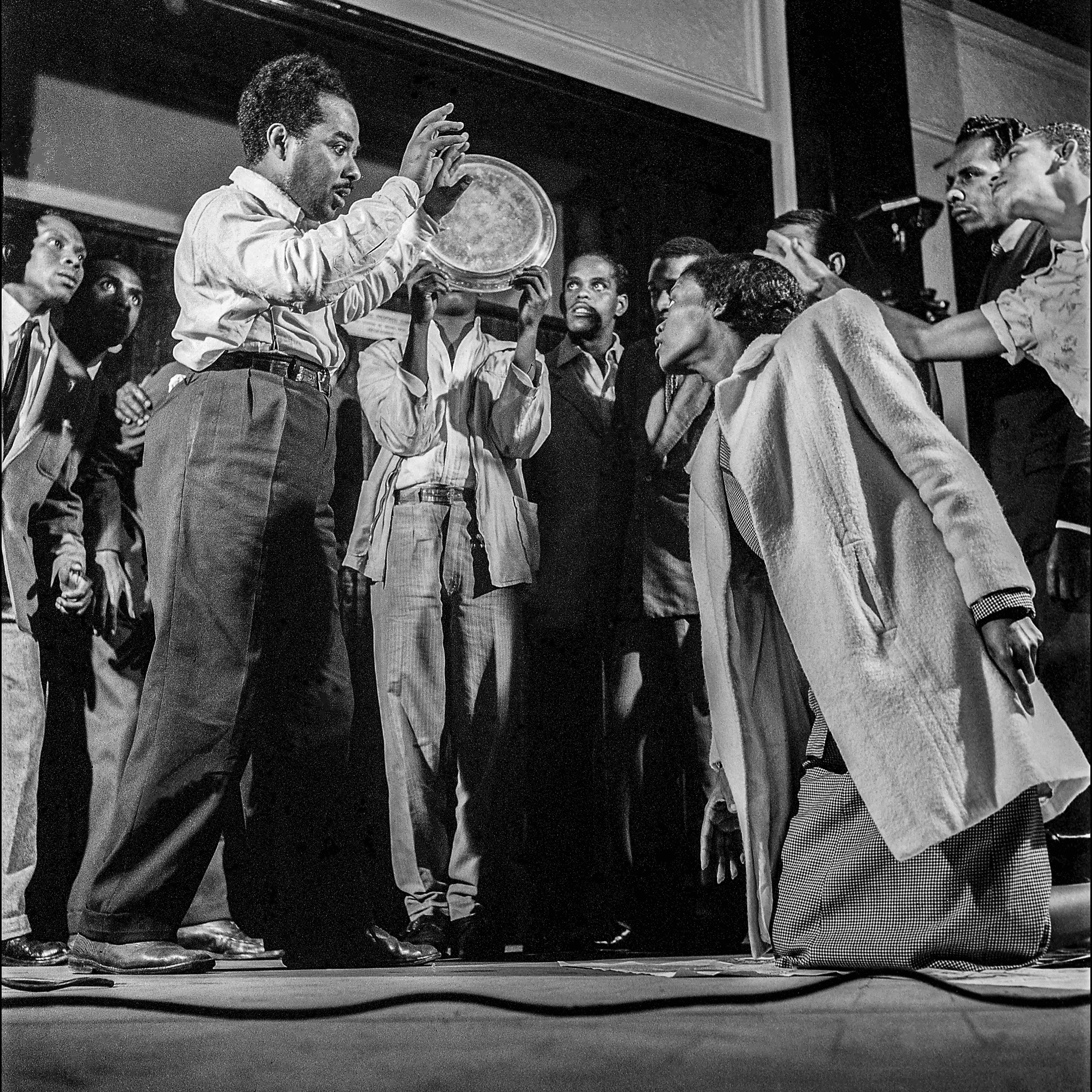 Fotos de José Medeiros revelam rotina no Teatro Experimental do Negro