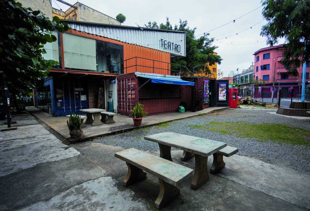 Prefeitura estabelece novo prazo para despejo do Teatro de Contêiner