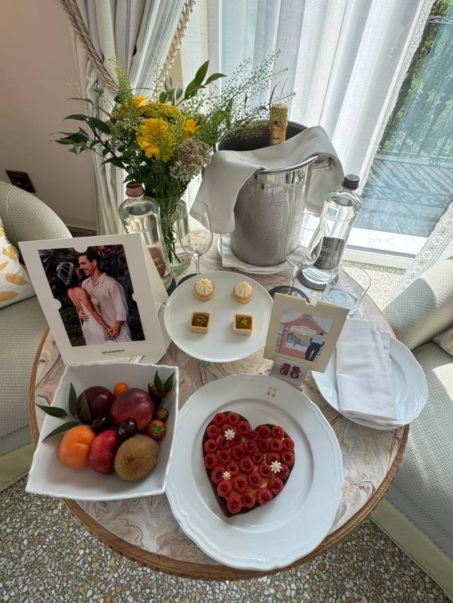 Isis Valverde e Marcus Buaiz curtem Dia dos Namorados na lua de mel