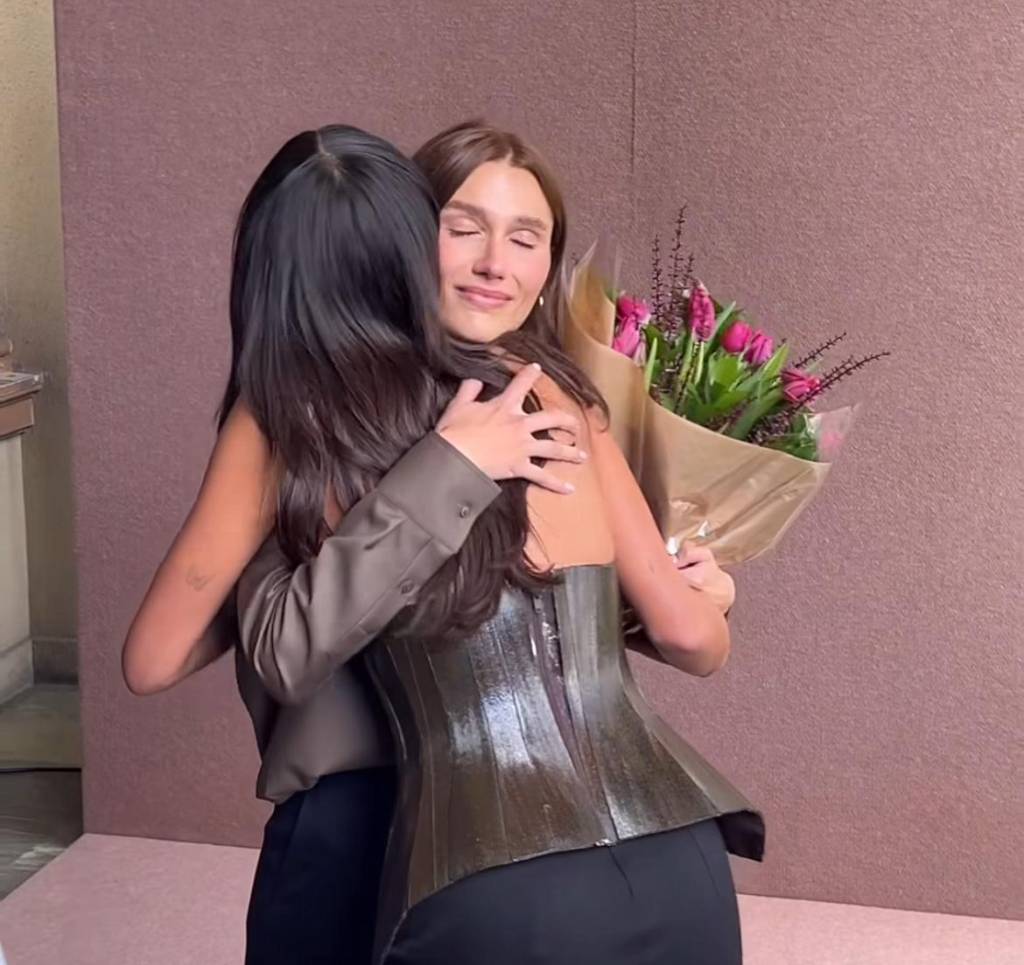 Sasha atrasa desfile de sua marca à espera de Bruna Marquezine