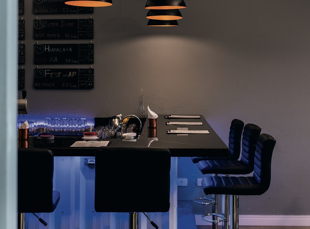 Incomum Cervejaria chega a Pinheiros com fábrica e 12 torneiras de chope