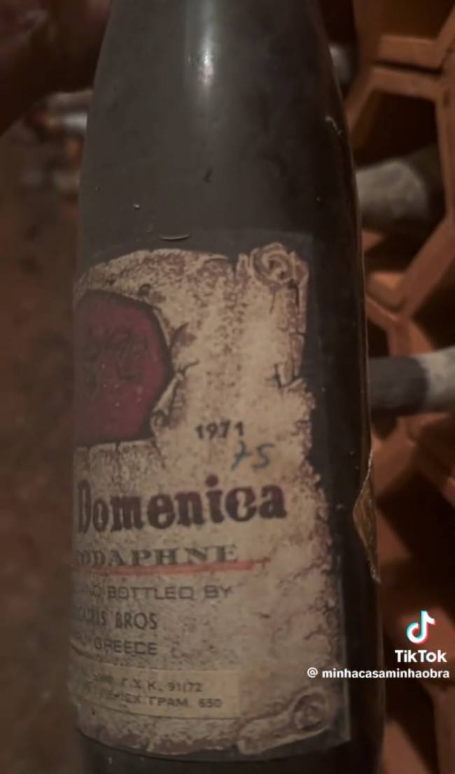 Vinho 1971 A coleção tem rótulos da década de 70