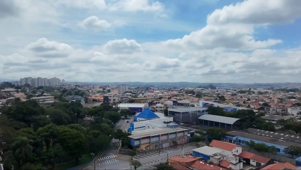 Mulher é encontrada morta dentro de lixeira na região metropolitana de SP