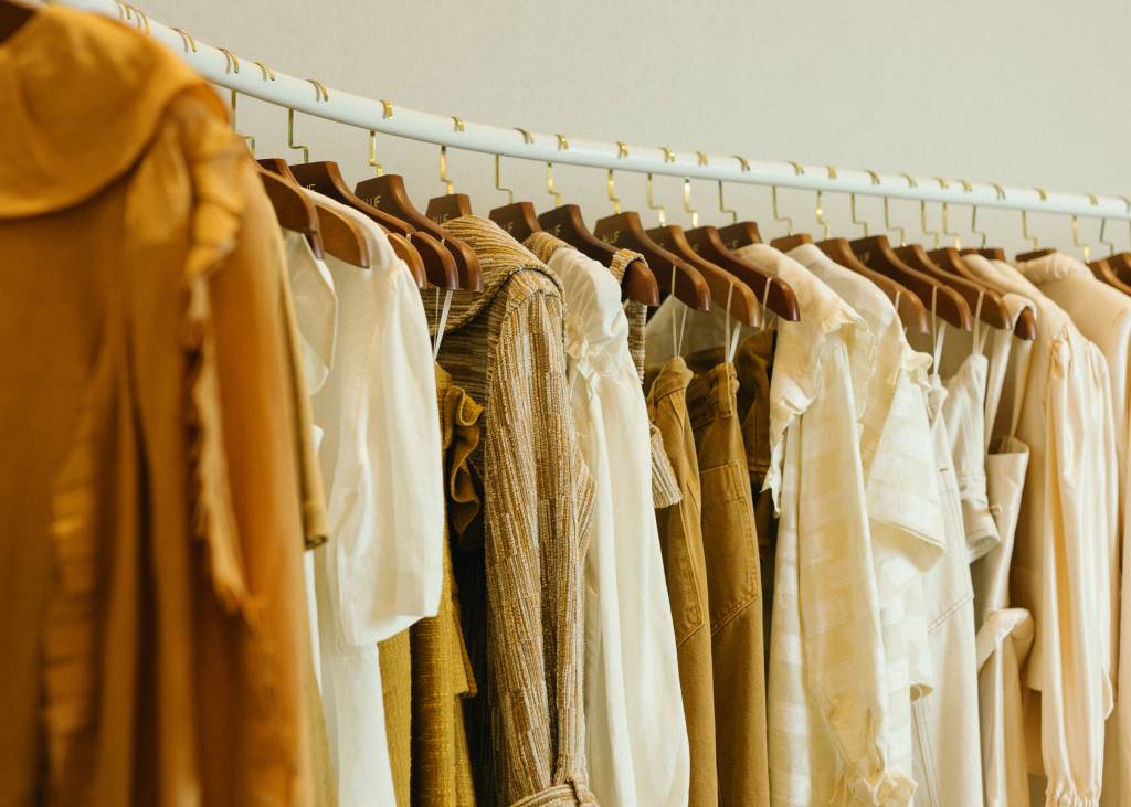 Quatro marcas da moda que apostam na elegância discreta para o inverno