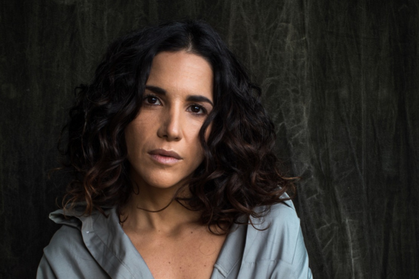 Verônica Ferriani canta Nara Leão na Casa de Francisca