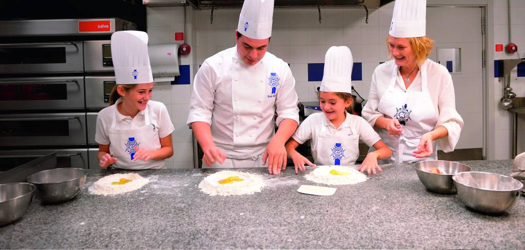 Crianças colocam a mão na massa no Le Cordon Bleu