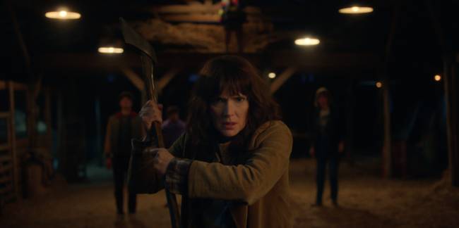 Winona Ryder no papel de Joyce Byers em Stranger Things