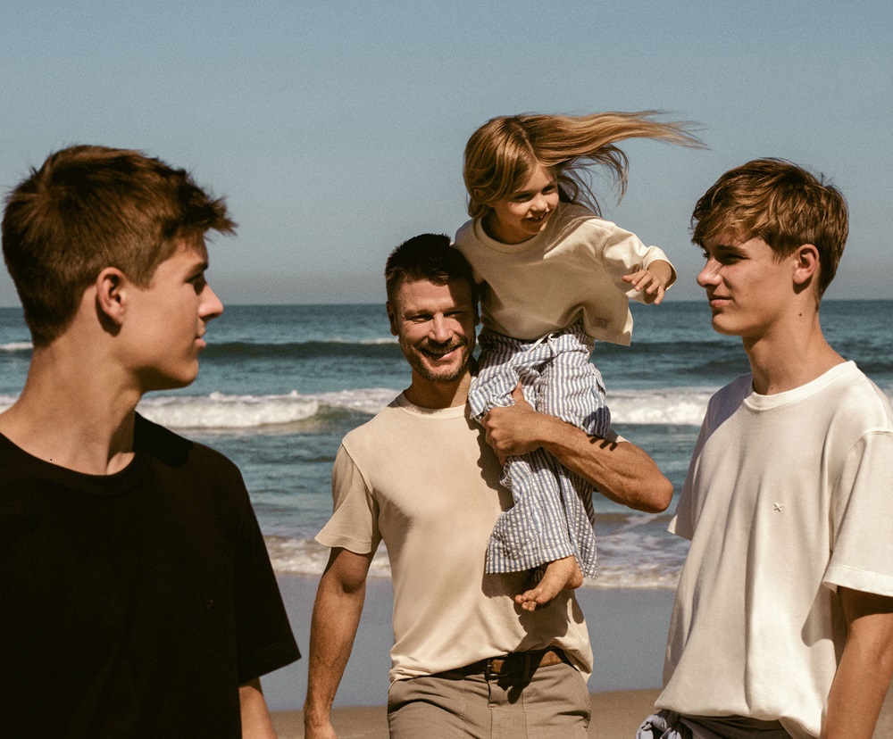 Rodrigo Hilbert e filhos posam juntos em campanha de moda para Dia dos Pais