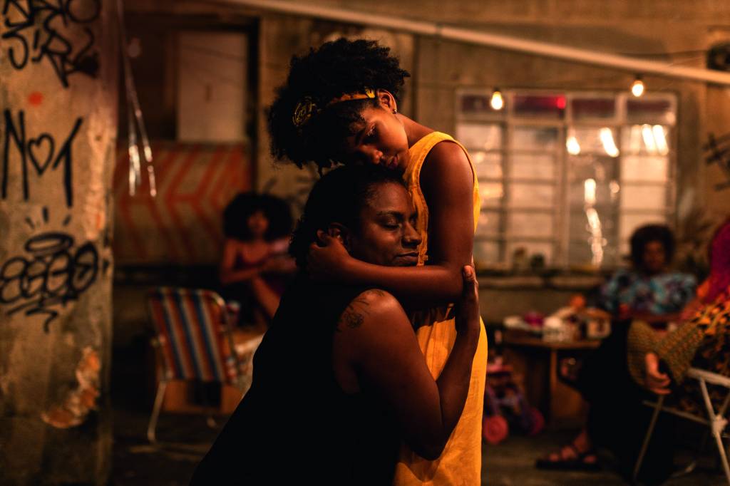 ‘A Melhor Mãe do Mundo’ faz retrato do afeto maternal em meio à violência