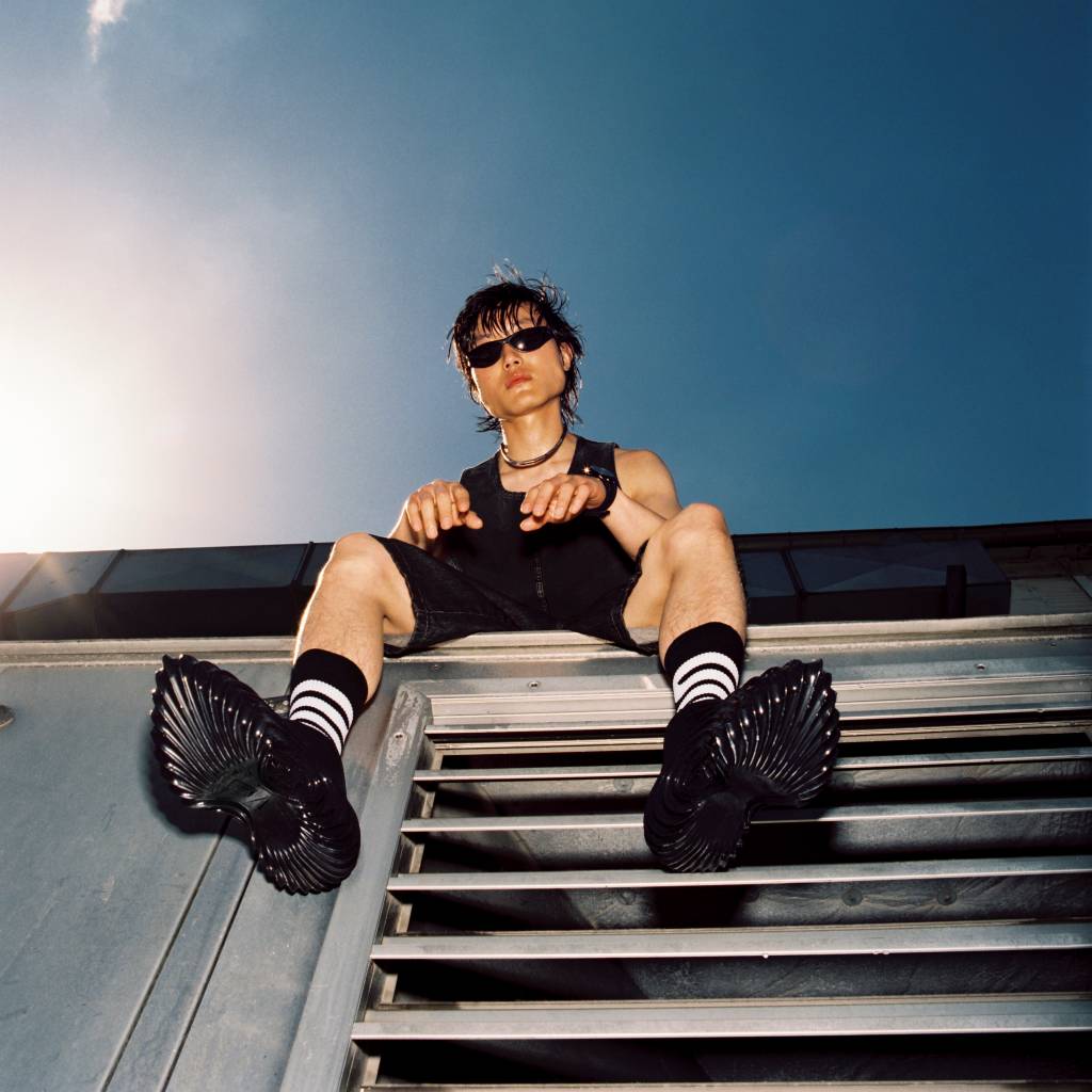 Melissa e Diesel lançam coleção de sandálias e tênis com visual futurista