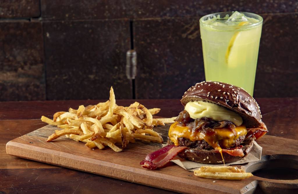 Holy Burger prepara inauguração de mais uma casa, inspirada nas “tavernas” de Nova York