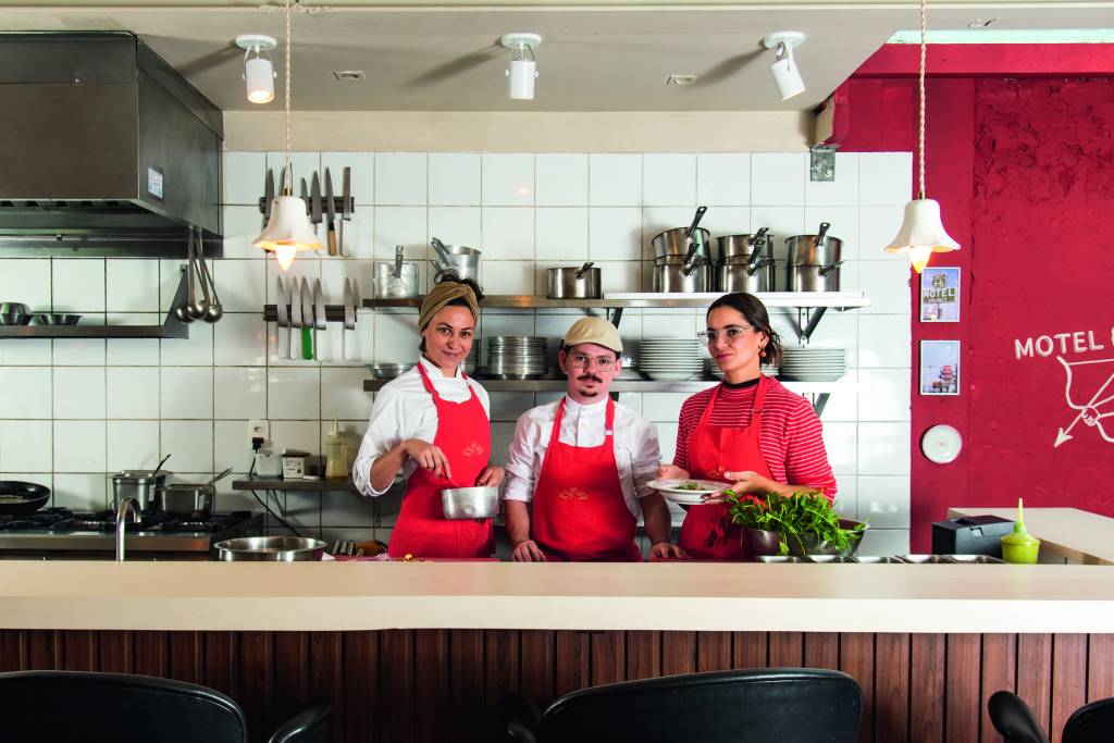 Renata Vanzetto, do reality Chef de Alto Nível, bomba com o novo Motel