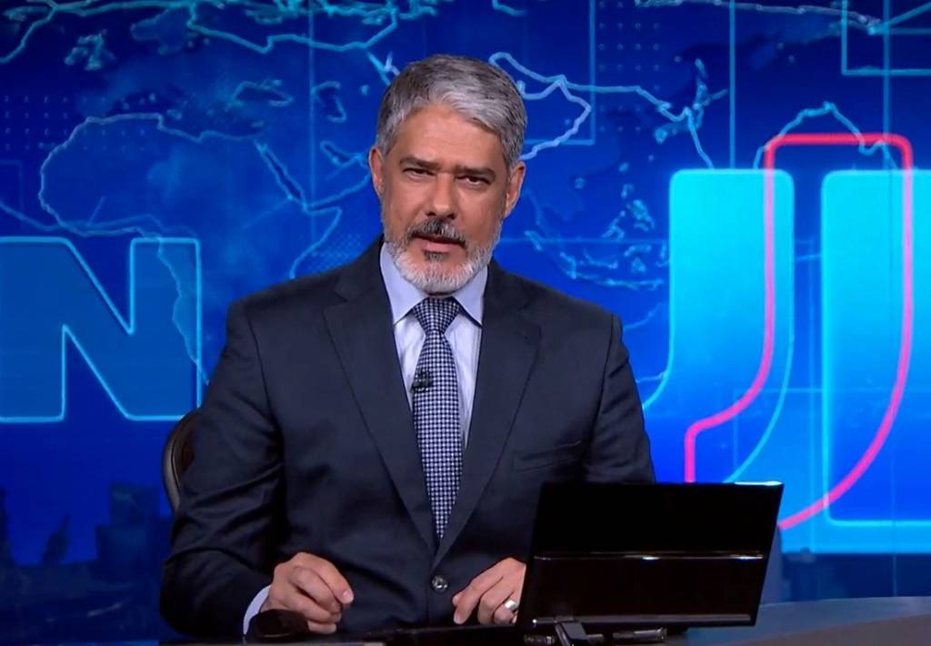 William Bonner justifica ausência da bancada do Jornal Nacional