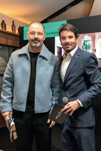 Mauricio Arruda, vencedor na categoria Casa, e André Secchin, CEO da CASACOR