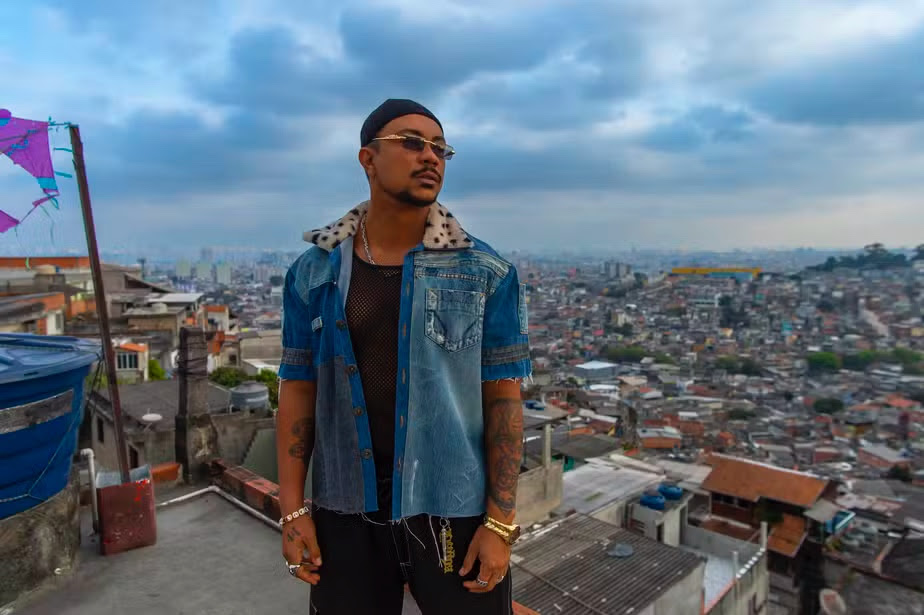 Confira a primeira foto de Xamã em “Três graças”