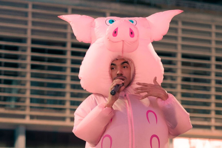 Porquinho da Paulista é atacado com garfo durante manifestação no domingo (7)