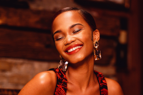 Agnes Nunes sobre novo EP, Lollapalooza e política: “Acredito na mudança”