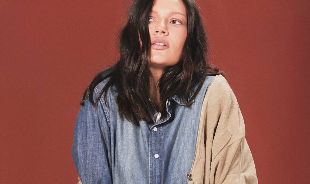 Nati Vozza faz ativação em banca de jornais na Faria Lima