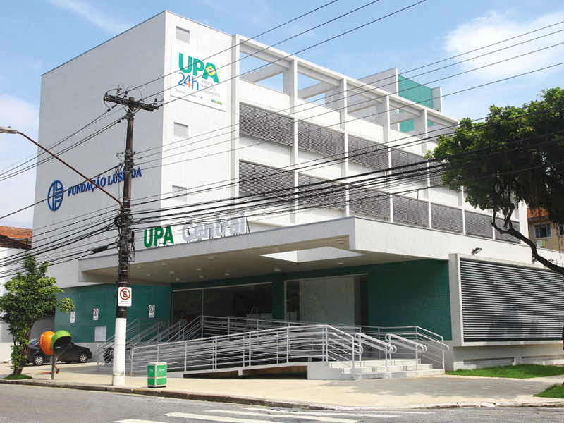 Motociclista morre após ter pescoço cortado por linha de pipa em Santos