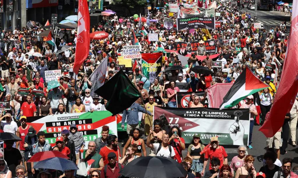Ato pró-Palestina na Avenida Paulista pede libertação de ativistas da Flotilha Global Sumud