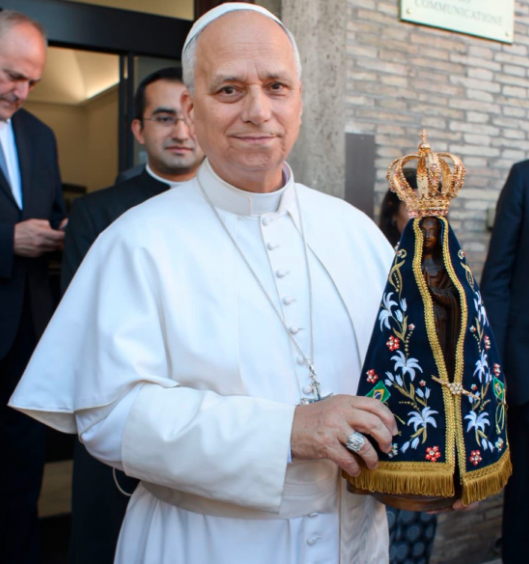 Papa Leão XIV abençoa imagem de Nossa Senhora Aparecida em homenagem ao Brasil