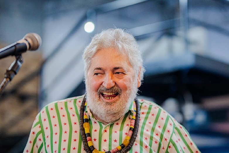 Moacyr Luz passa bem e manda recado após cirurgia bem-sucedida