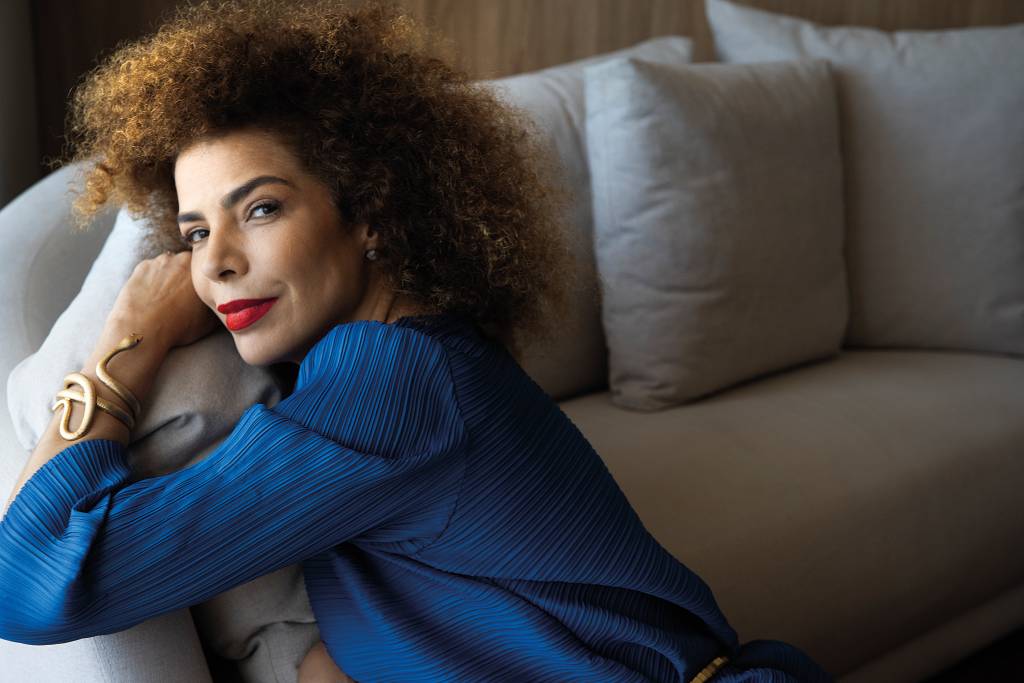 Entre a fé e o feminino, Vanessa da Mata se reinventa às vésperas dos 50 anos