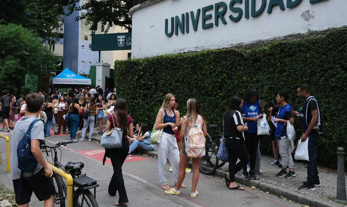 Enem 2025: candidatos fazem prova de matemática e ciências da natureza