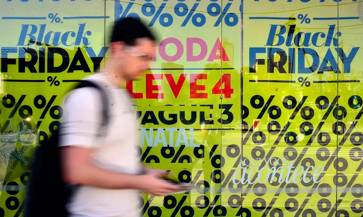 Black Friday: Procon-SP estará em estações de trem e metrô dando dicas