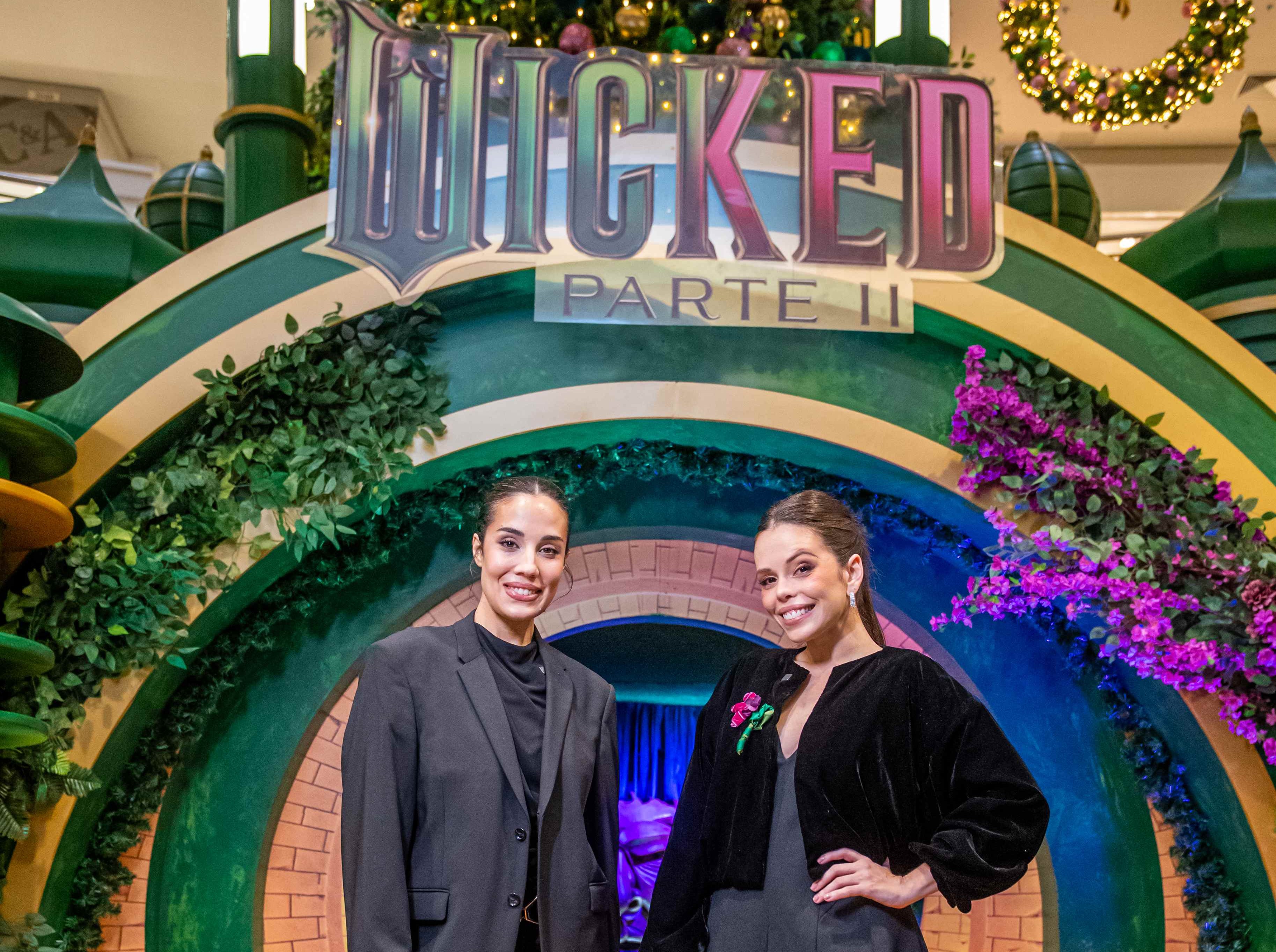 “Wicked”: Mooca Plaza tem sessão de fotos com atrizes do musical