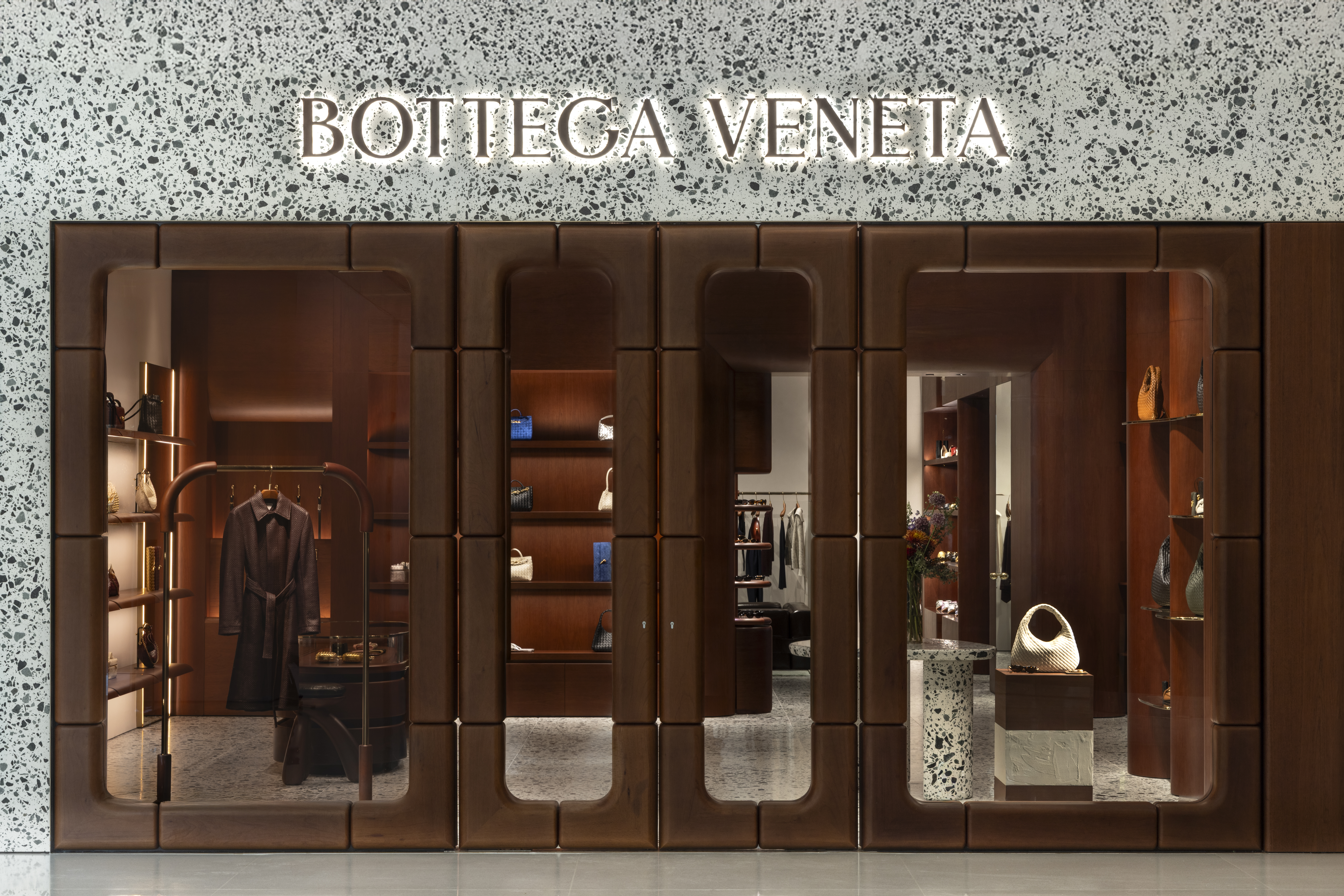 Bottega Veneta apresenta loja renovada no JK Iguatemi