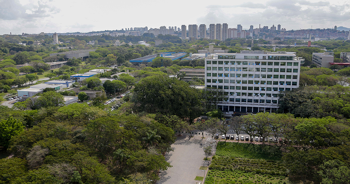 USP: vídeos mostram “corredor polonês” em ação da PM na Reitoria