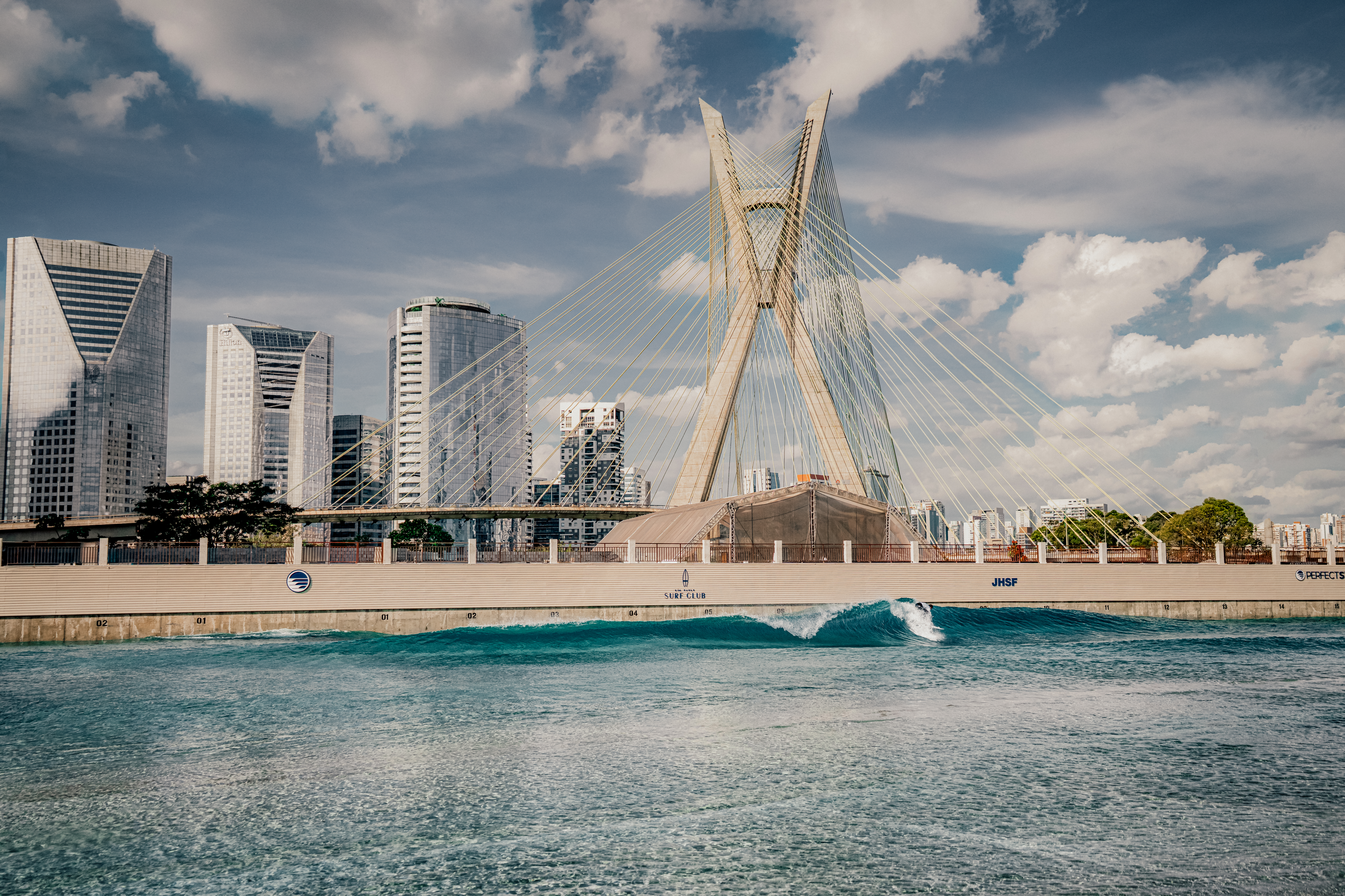 SP ganha clube de surfe com piscina de 220 metros