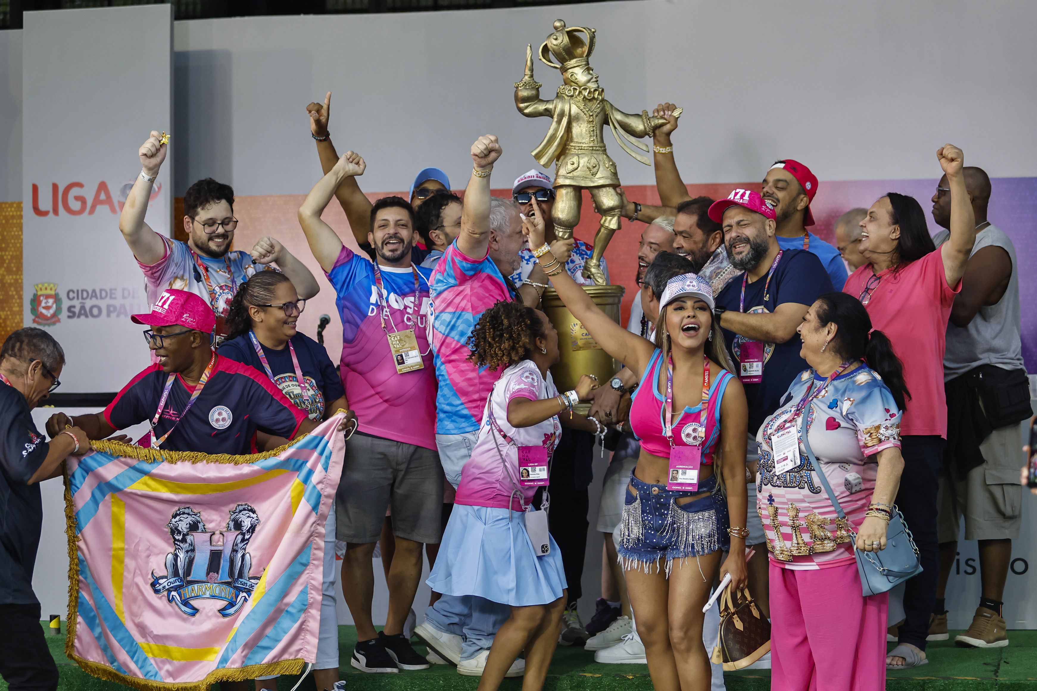 Rosas de Ouro: astrologia é o tema do enredo da campeã de 2025
