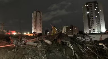 Prédio de quatro andares desaba em Guarulhos e local é interditado
