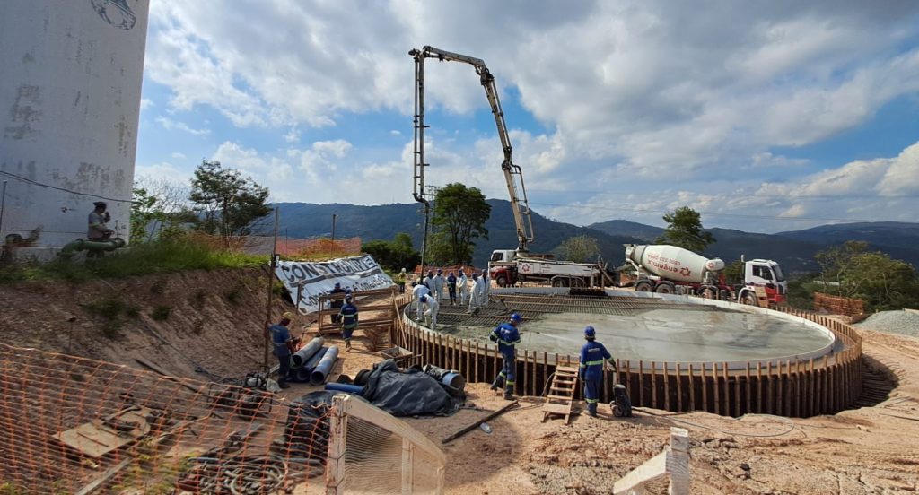 Reservatório da Sabesp rompe e deixa funcionário morto