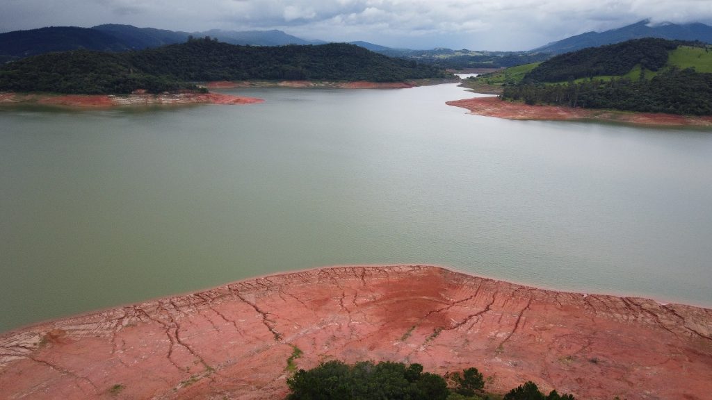 Cantareira em alerta: Agência de SP mantém redução de pressão noturna para preservar reserva