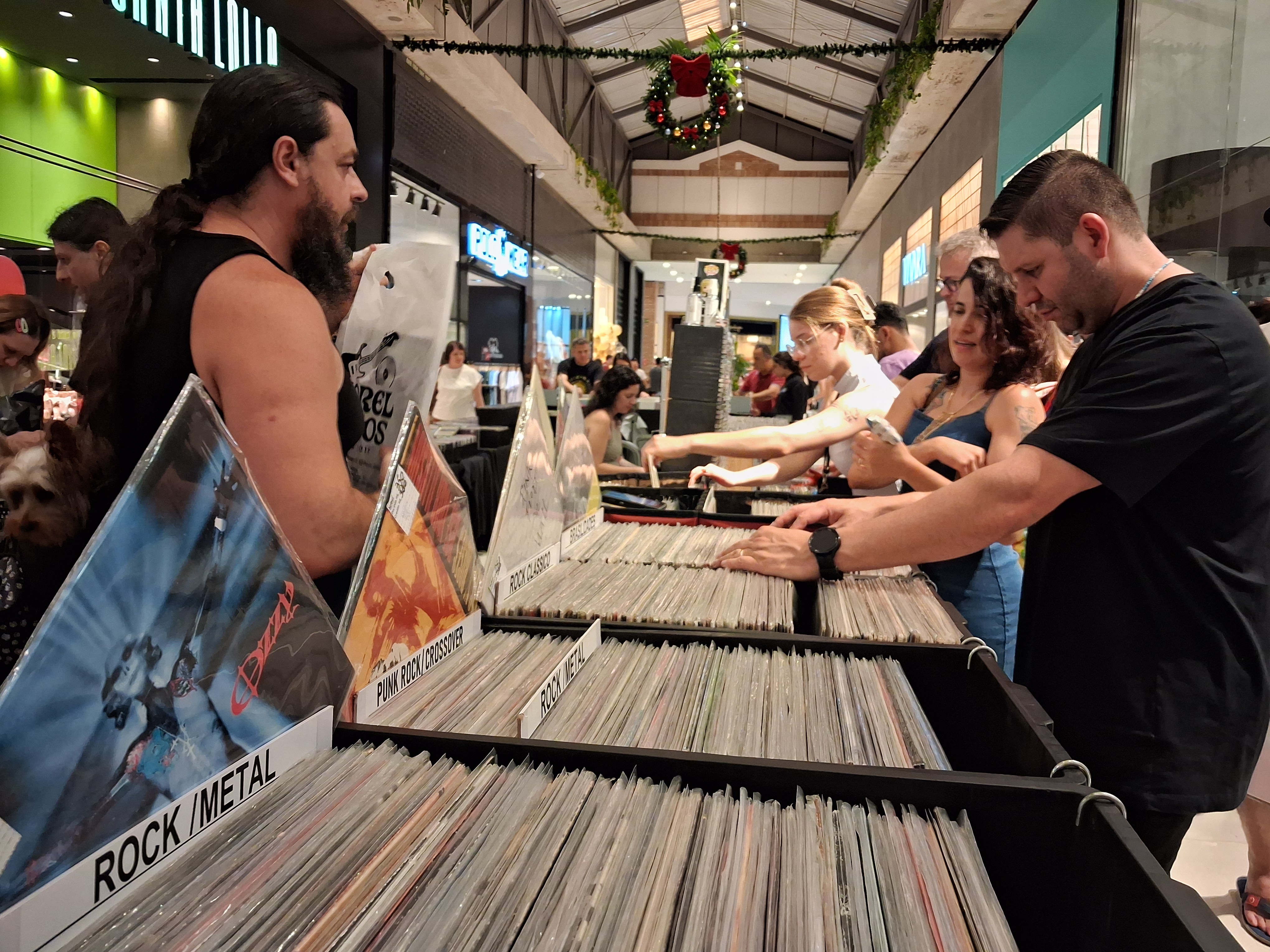 Feira de Discos reúne raridades e vinis a partir de 20 reais
