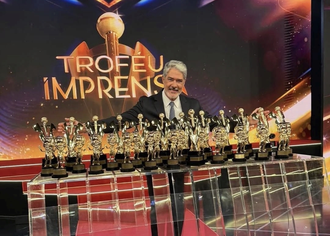 William Bonner vive momento histórico no SBT e acumula 33 Troféus Imprensa