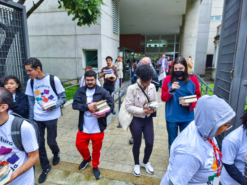 Centro de São Paulo recebe distribuição gratuita de livros nesta quinta (23)
