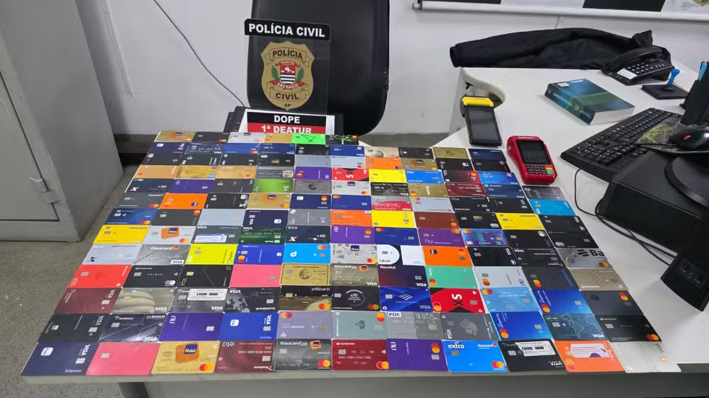 Dupla é presa com 135 cartões bancários nas imediações do Allianz Parque