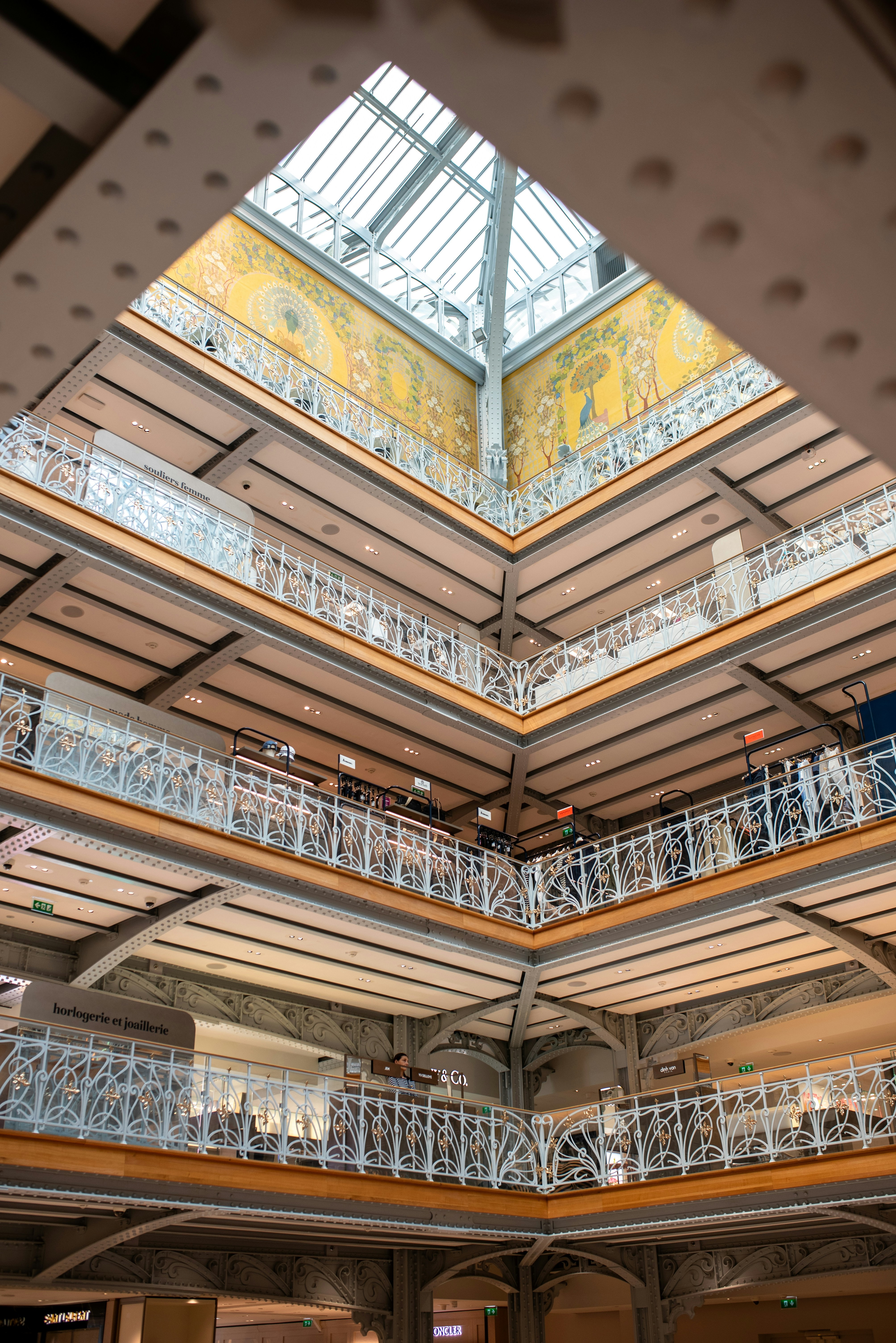 Moda brasileira ganha espaço em templo do luxo parisiense