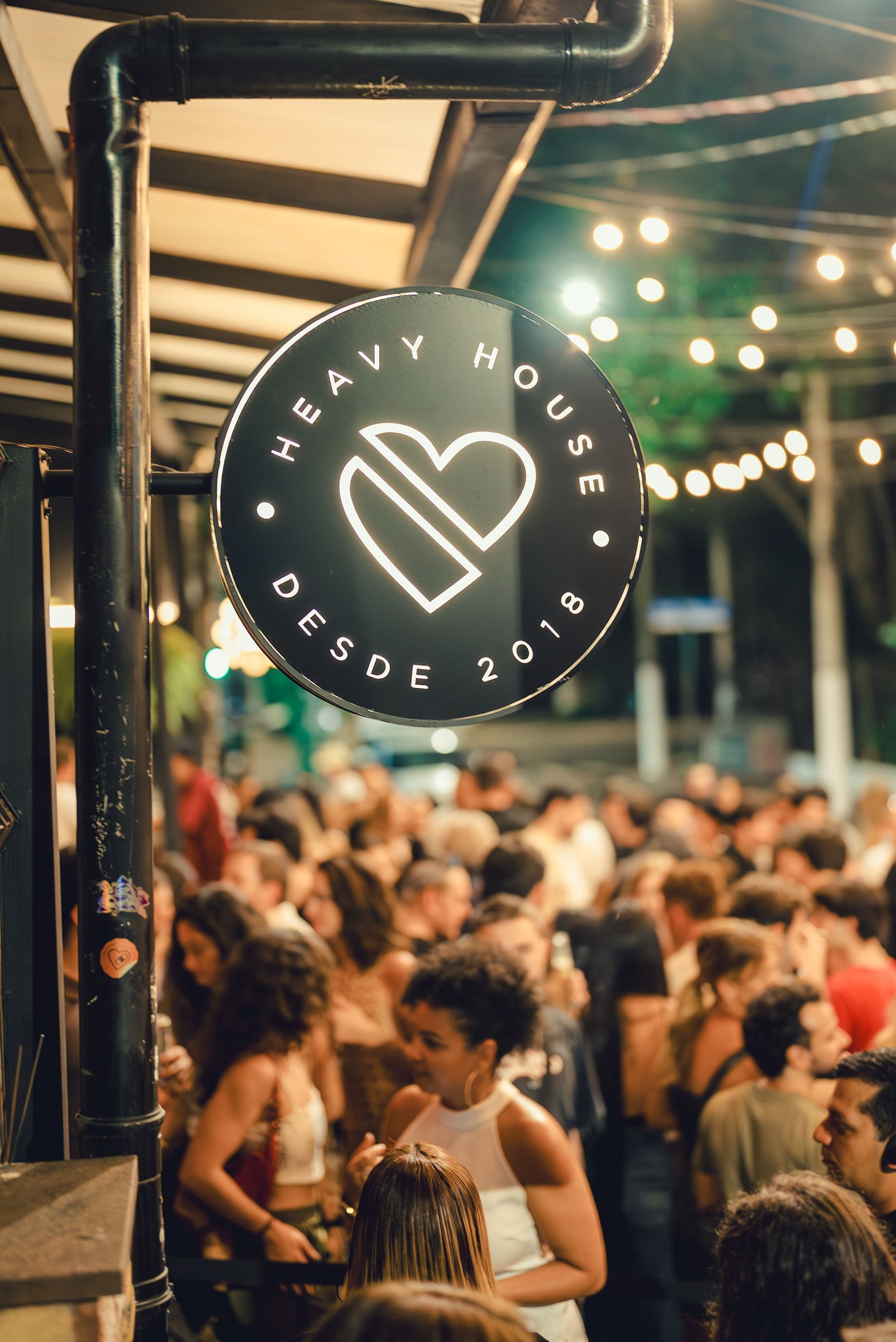 Heavy House comemora oito anos com semana de festas, novos cardápios e atração internacional