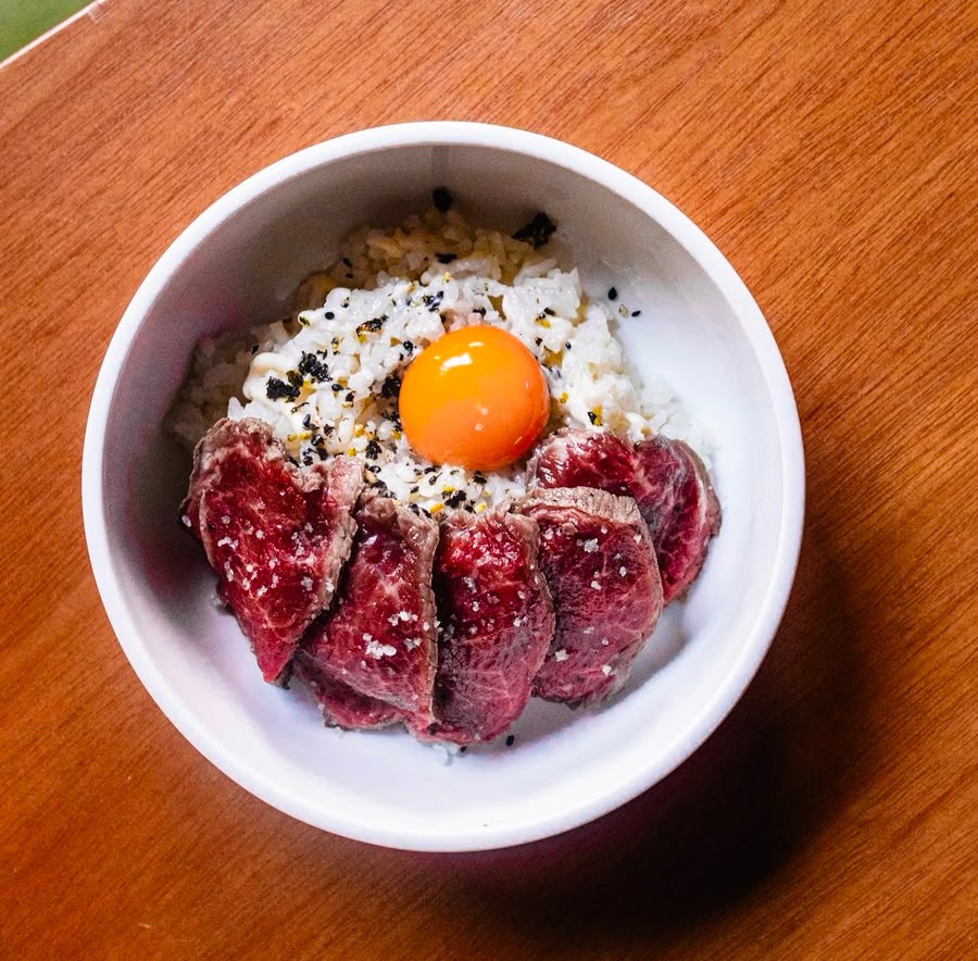 Fifty Fifty estreia almoço com receitas japonesas em Pinheiros