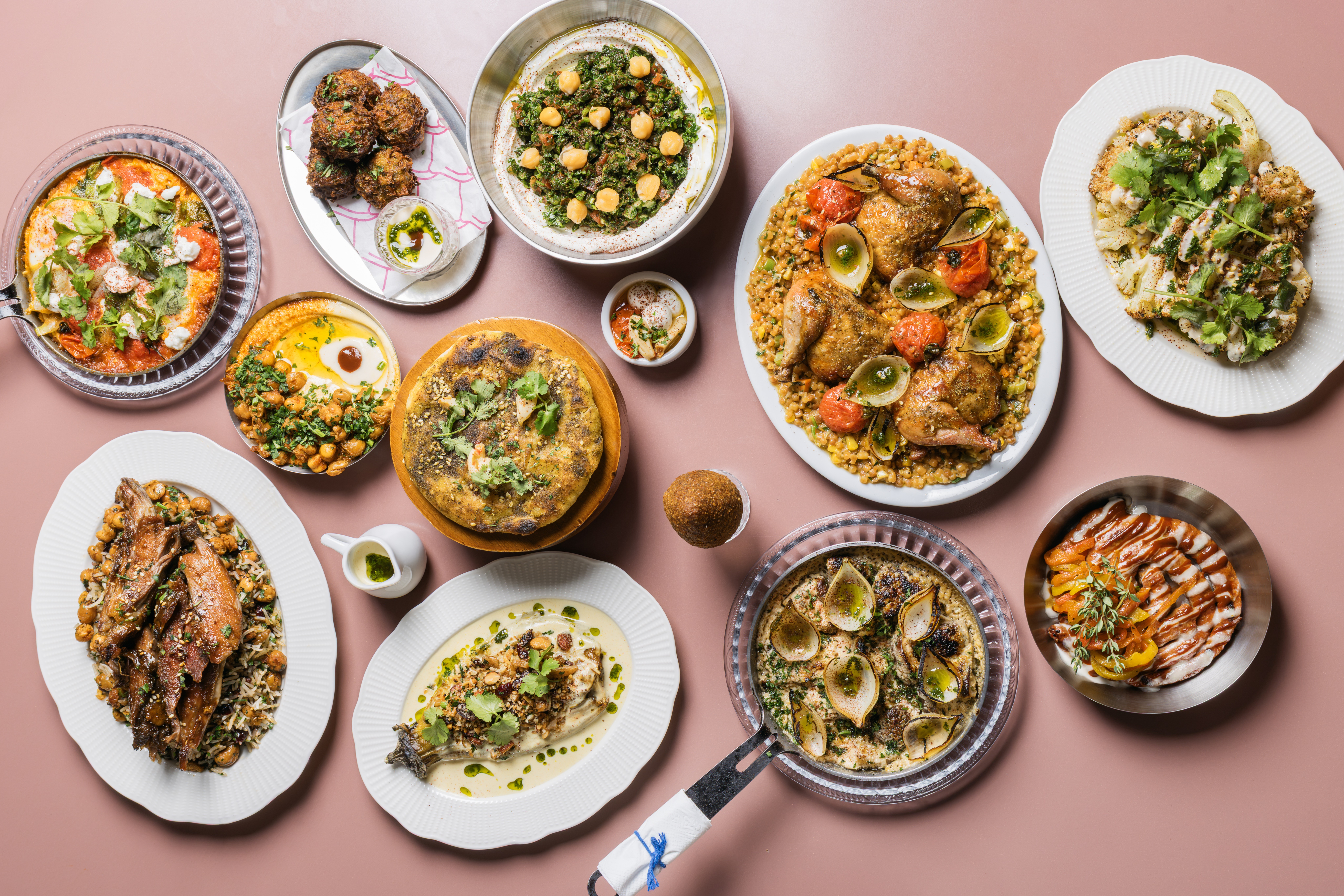 Make Hommus. Not War: menu renovado com pratos para compartilhar