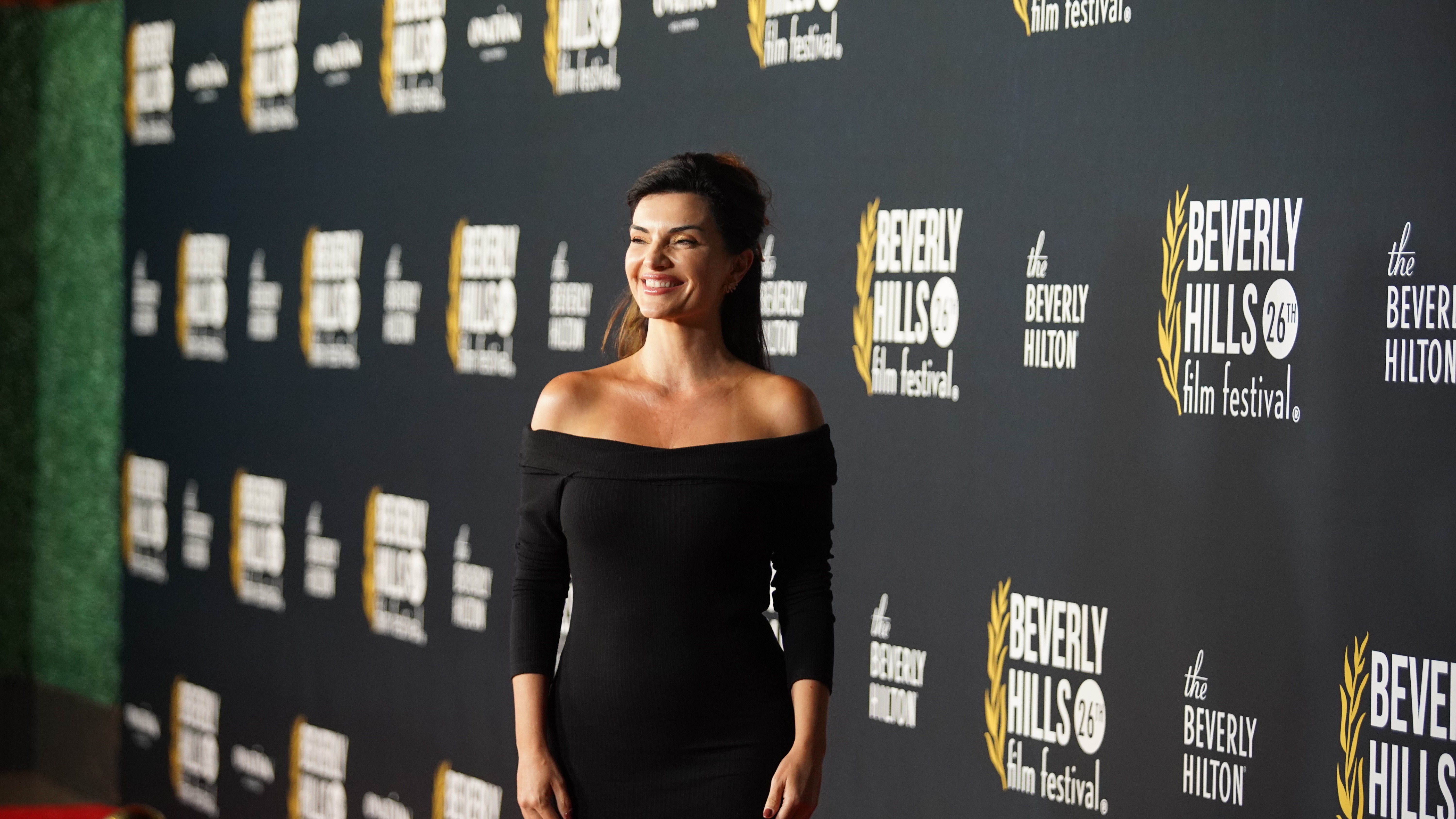 Mayana Neiva estreia na direção com filme premiado nos EUA