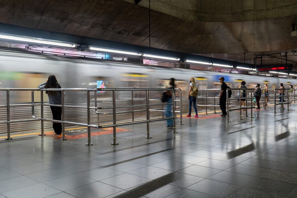 Metrô e trens estão funcionando? Veja o status das linhas